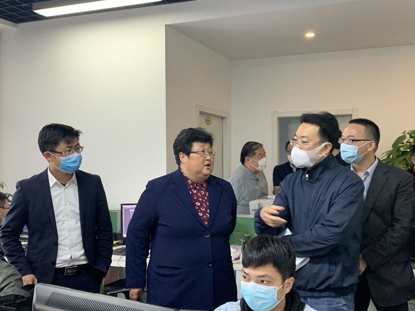 寶山區(qū)區(qū)領(lǐng)導(dǎo)一行蒞臨邁維動漫調(diào)研企業(yè)復(fù)工復(fù)產(chǎn)情況(圖2) 寶山區(qū)區(qū)領(lǐng)導(dǎo)一行蒞臨邁維動漫調(diào)研企業(yè)復(fù)工復(fù)產(chǎn)情況(圖2)